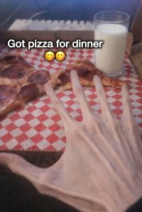 Imagen de la galería: 1768783737_vampiros.org_got_pizza