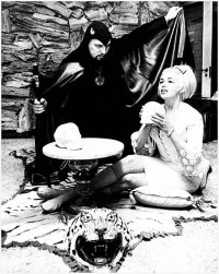 Imagen de la galería: 1769215754_vampiros.org_AntonLeVayandJayneMansfield